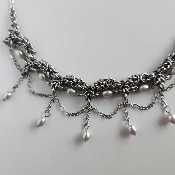 Vintage victorian gothic princess white pearl and silver chandelier necklace - Picture 6 of 9